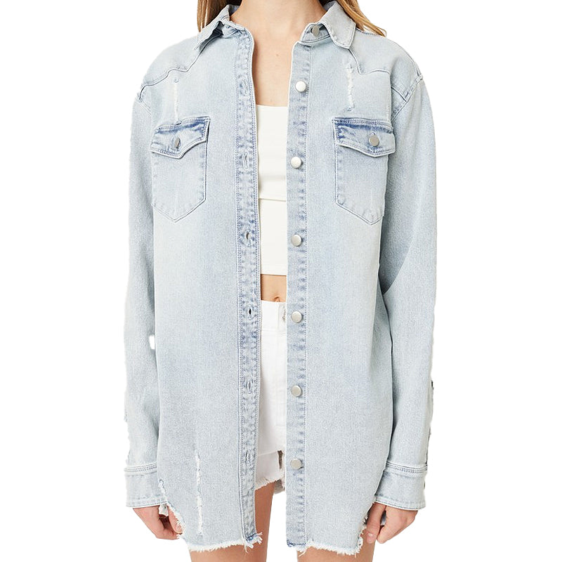 Camisa larga de mujer en denim claro desgastado lavado