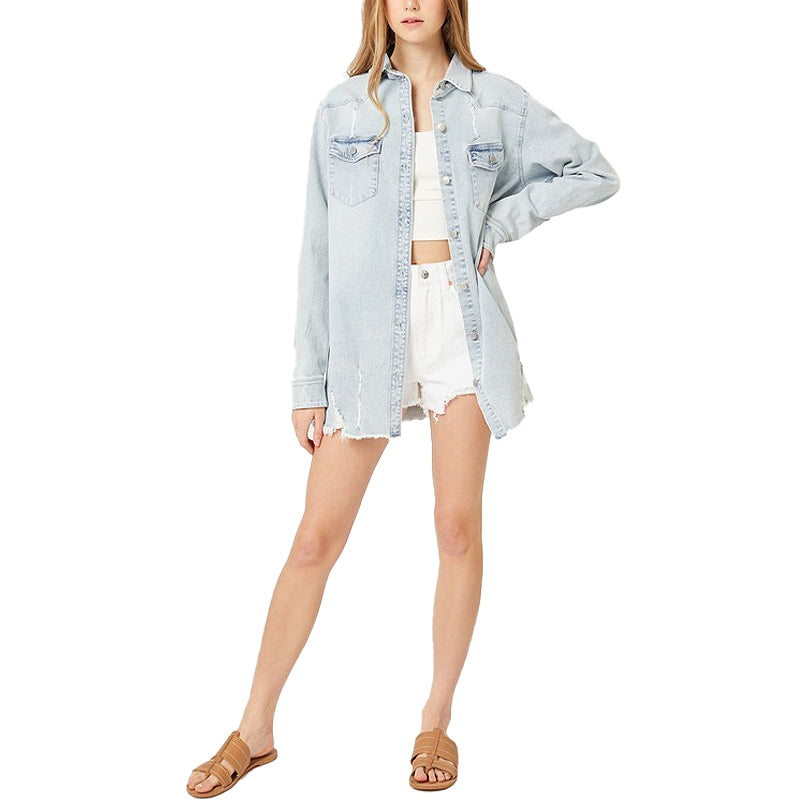 Camisa larga de mujer en denim claro desgastado lavado